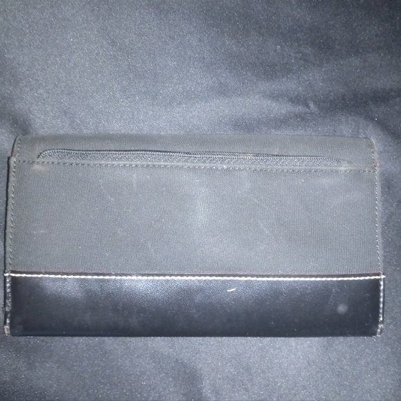 GUC Tommy Hilfiger Wallet 7 1/2X 4. Part Leather/canvas - Picture 3 of 12